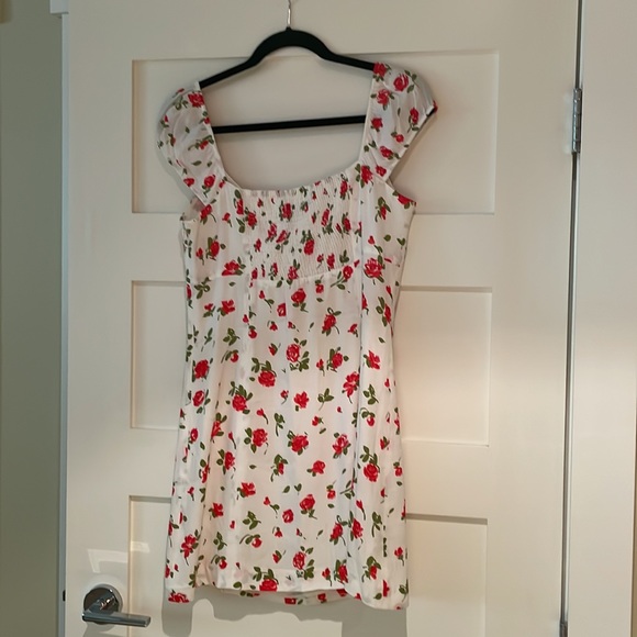Zara mini dress white with red roses - Picture 3 of 3